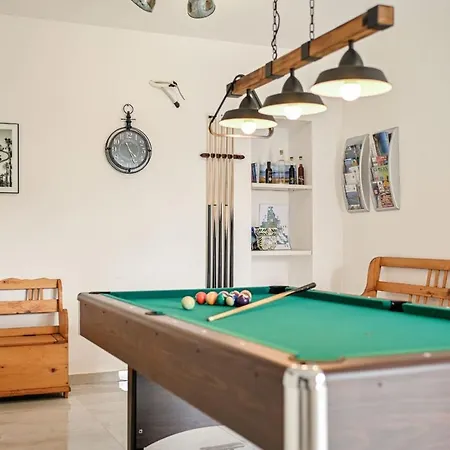 Luxury Ivy Villa *