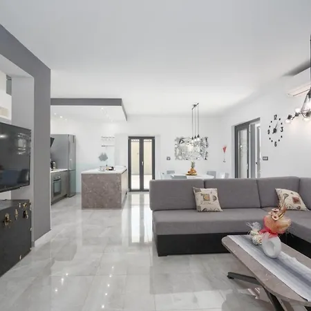Luxury Ivy Vila *