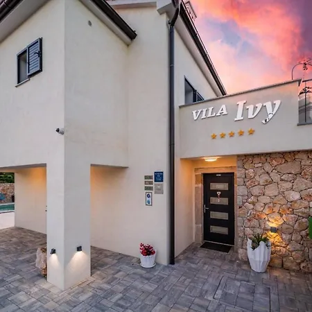Luxury Ivy Vila