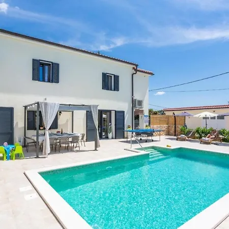 Luxury Ivy Villa *